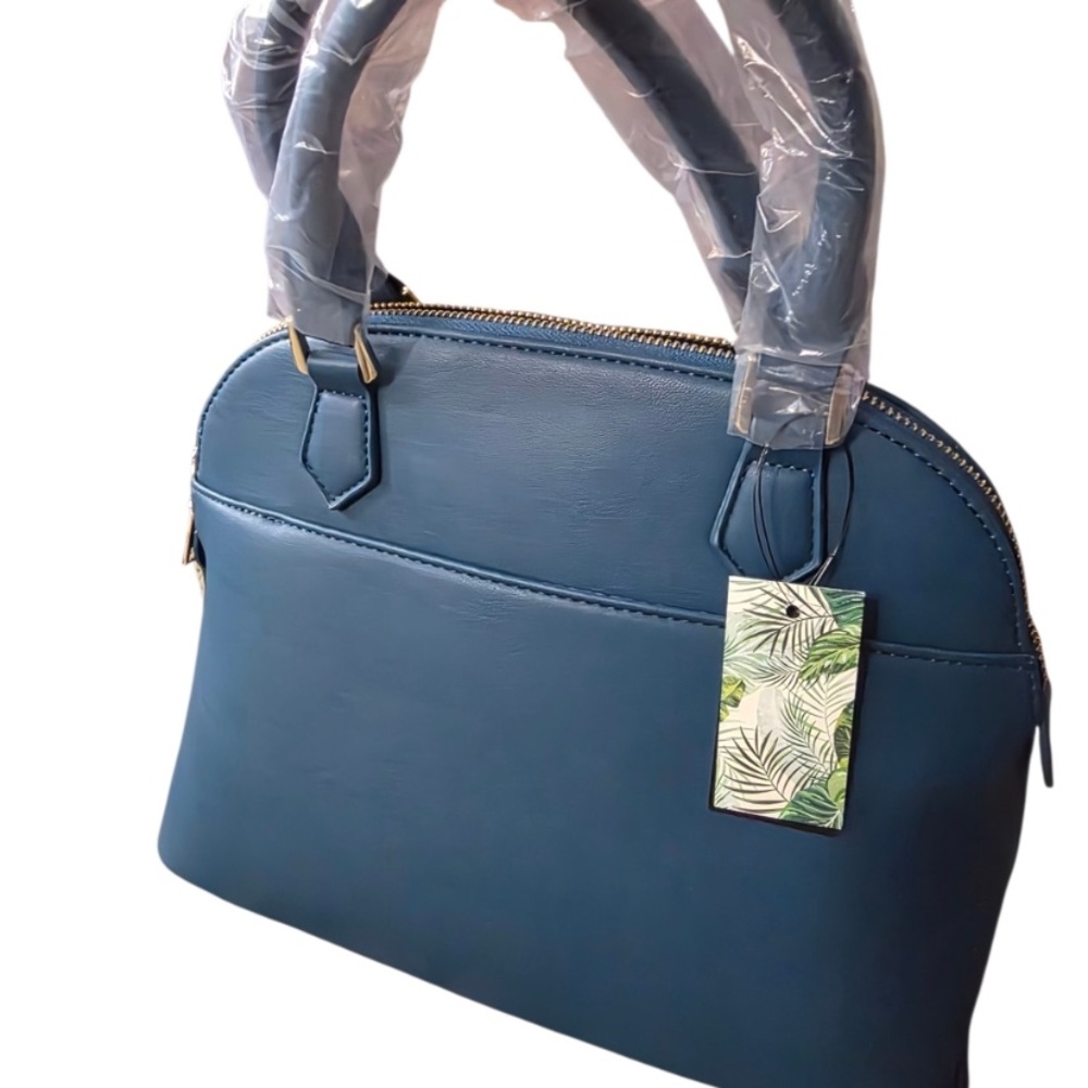NWT Badgley Mischka Quilted Shoulder Bag with Gold Details - Picture 6 of 8